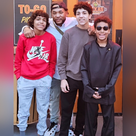 Meet your Posher, Jay - Picture 4 of 4